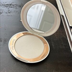 Charlotte Tilbury airbrush brightening powder